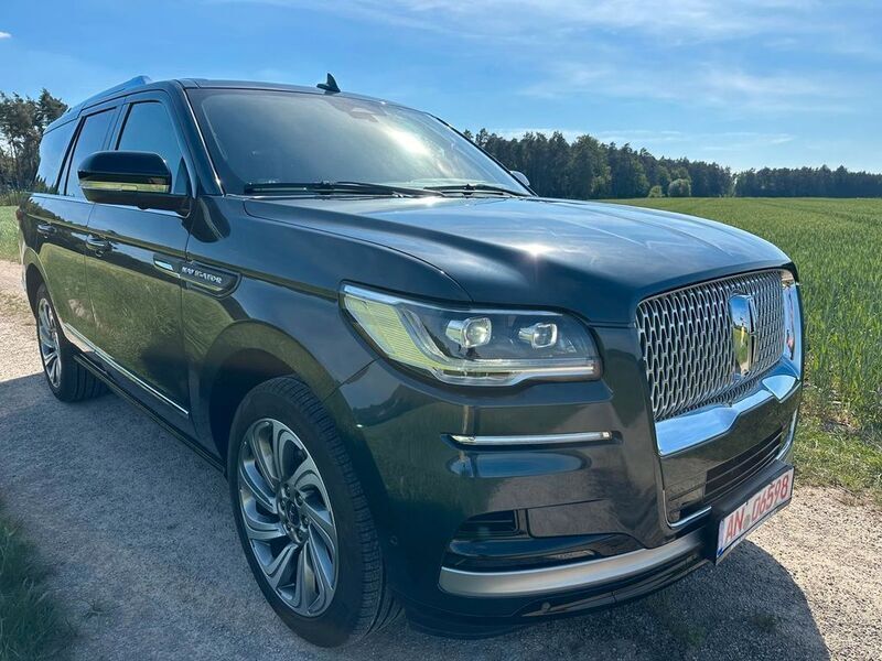 Blau Gebraucht 2022 Lincoln Navigator SUV | 40.000 € - Bild 1/4