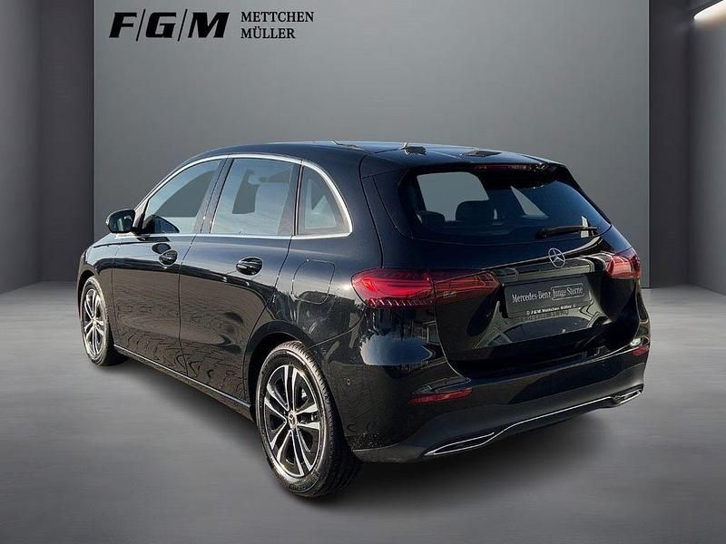 Gebraucht Mercedes B250 Progressive 224 PS (164 kW) 2024 Metalliclack kosmosschwarz Van / Kleinbus