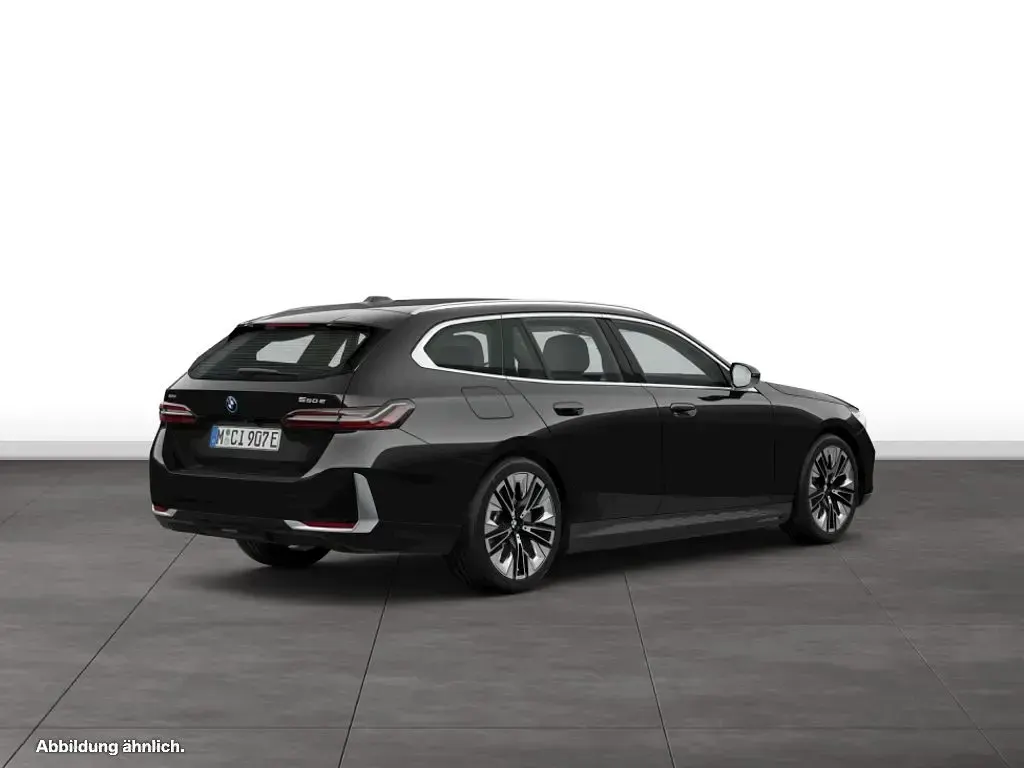 Gebraucht BMW 550e 489 PS (359 kW) 2025 Schwarz Kombi