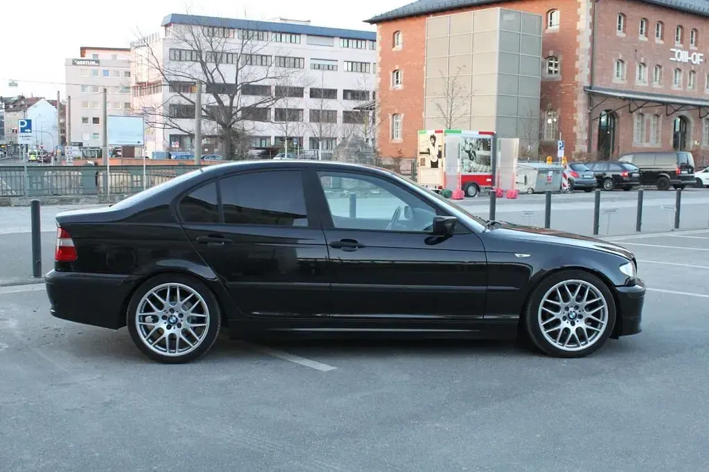 Gebraucht BMW 320 Sport Line 150 PS (110 kW) 2003 Schwarz Limousine
