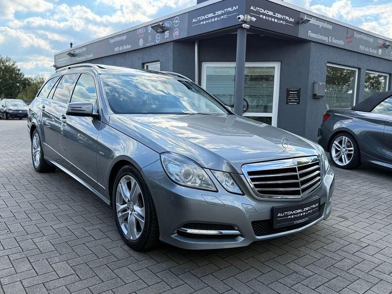Silber Gebraucht 2011 Mercedes E220 Avantgarde Kombi | 10.950 € (Fairer Preis) - Bild 1/4