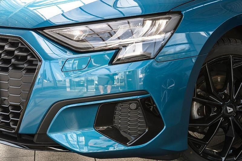 Blau metallic Gebraucht 2022 Audi A3 Ambiente | 26.160 € (Fairer Preis) - Bild 1/4