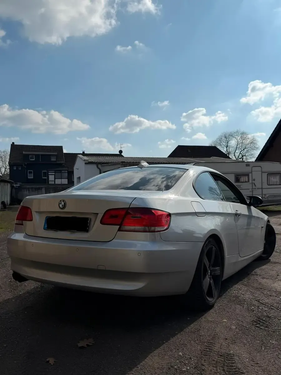 Gebraucht BMW 320 170 PS (125 kW) 2007 Silber Coupé