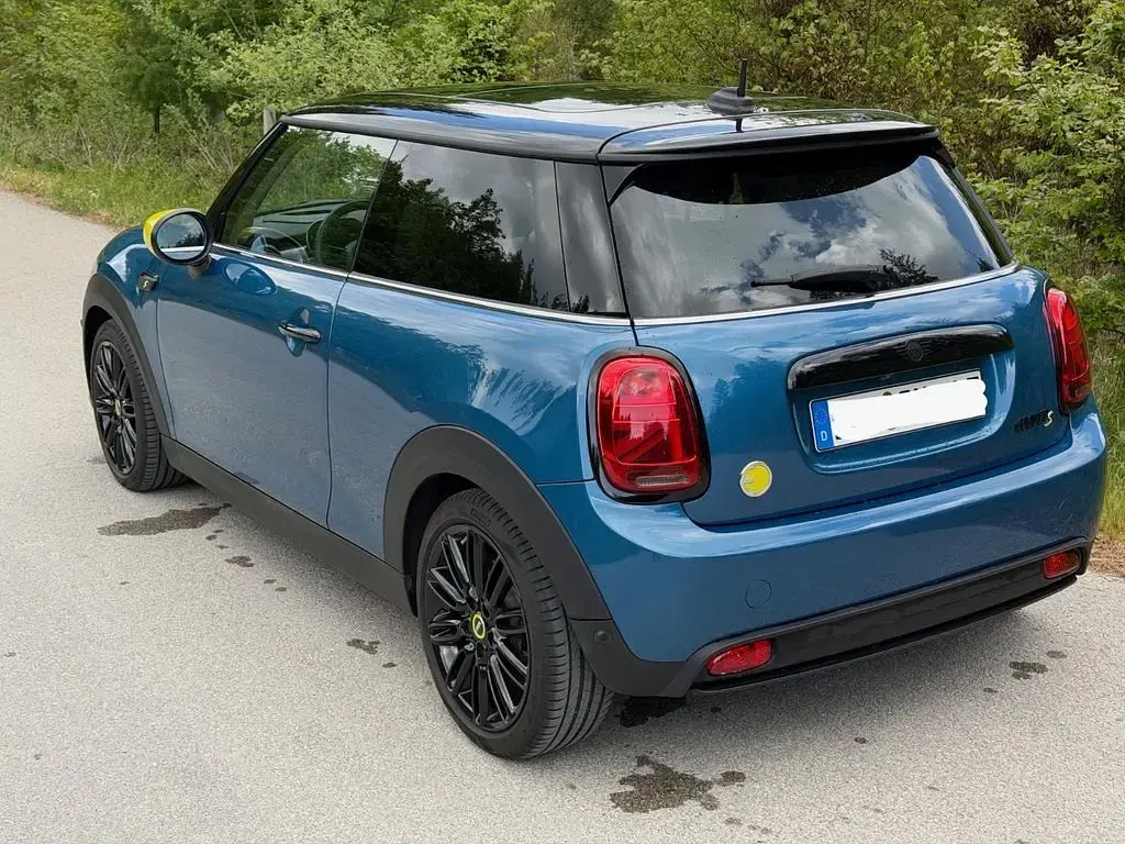 Gebraucht Mini Cooper SE 135 kW (184 PS) 2023 Blau Kleinwagen
