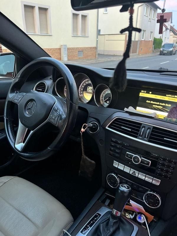 Gebraucht Mercedes C180 156 PS (114 kW) 2011 Braun Coupé