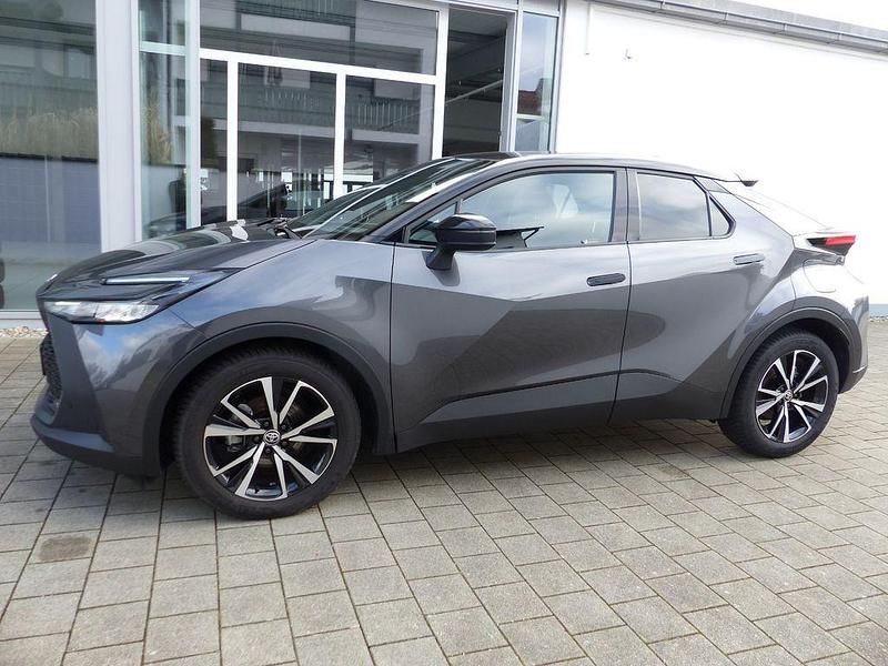 Gebraucht Toyota C-HR Team 140 PS (102 kW) 2025 Grau SUV