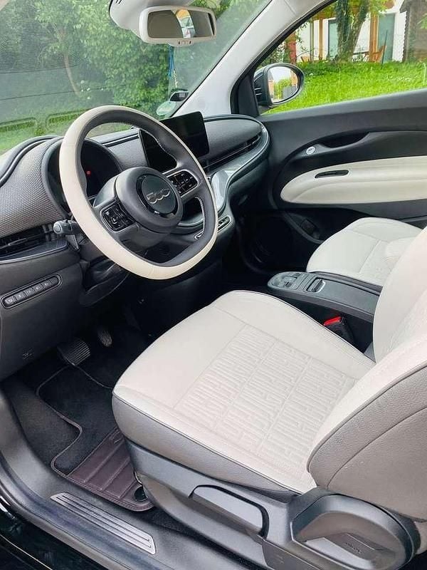 Gebraucht Fiat 500e La Prima 86 kW (118 PS) 2023 Schwarz Cabrio