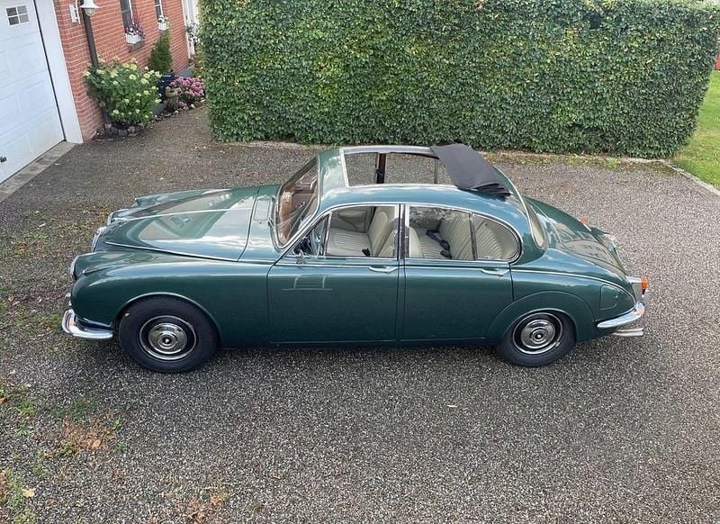 Grün Gebraucht 1967 Jaguar MK II Limousine | 42.500 € - Bild 1/4