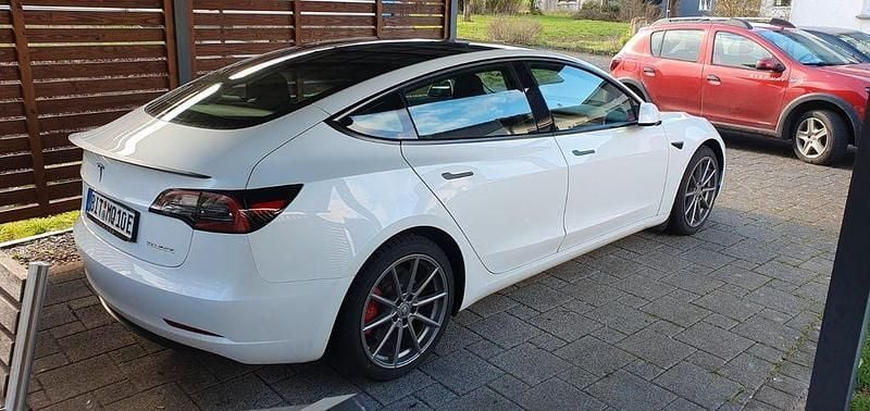 Schwarz Gebraucht 2022 Tesla Model 3 Limousine | 30.250 € (Guter Preis) - Bild 1/4