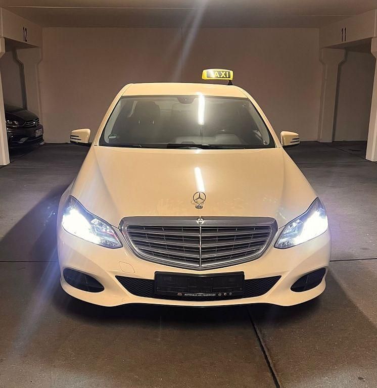 Gelb Gebraucht 2015 Mercedes E200 Limousine | 5.900 € (Teuer) - Bild 1/4