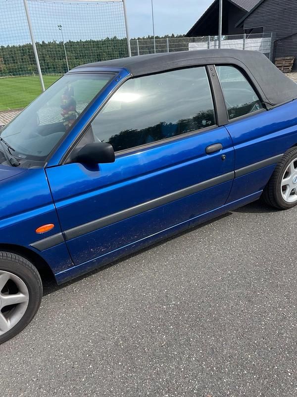 Gebraucht Ford Escort Cabriolet 88 PS (64 kW) 1996 Blau Cabrio