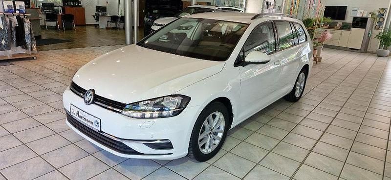 Weiß Gebraucht 2020 VW Golf VII Comfortline Kombi | 19.890 € (Fairer Preis) - Bild 1/4