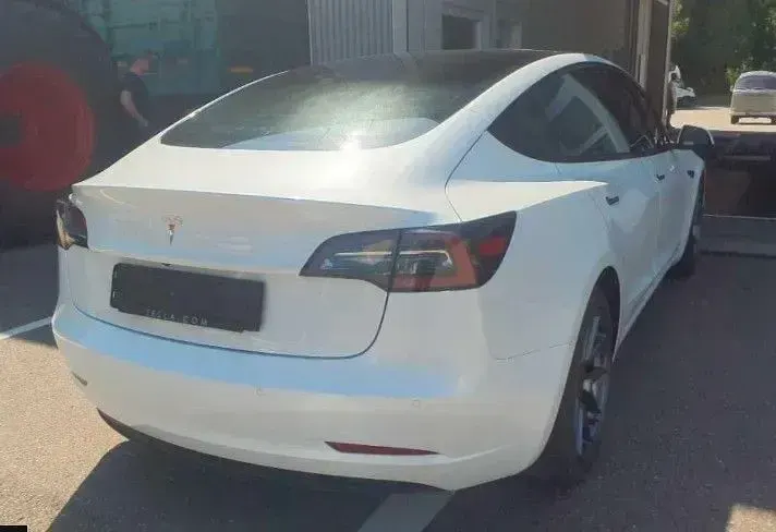 Gebraucht Tesla Model 3 Standard Range Plus 239 kW (325 PS) 2021 Weiß Limousine