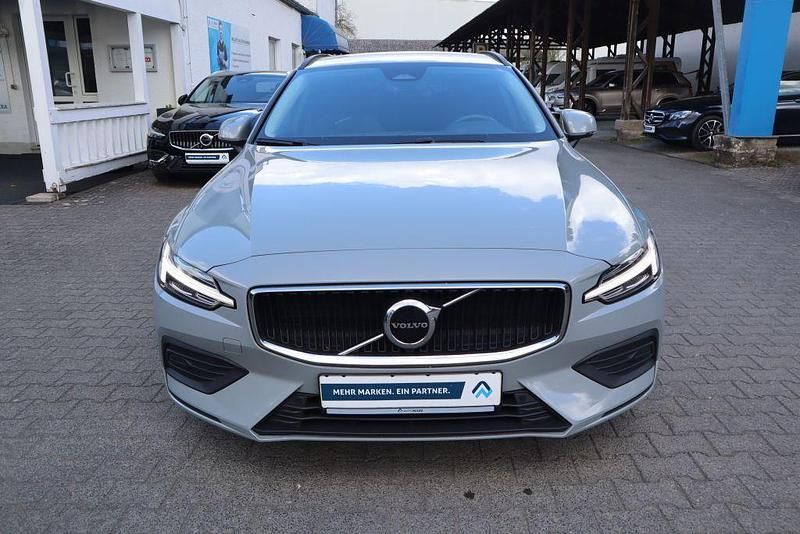 Gebraucht Volvo V60 Core 197 PS (144 kW) 2024 Vapour grey Kombi