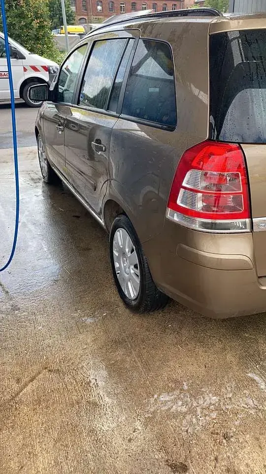 Gebraucht Opel Zafira Family 150 PS (110 kW) 2013 Braun Van / Kleinbus