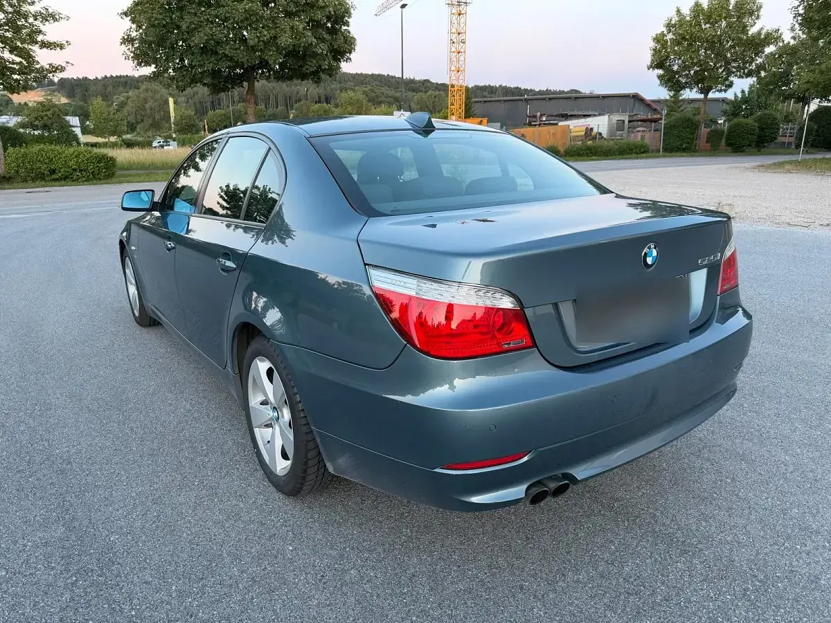 Gebraucht BMW 525 218 PS (160 kW) 2010 Silber Limousine