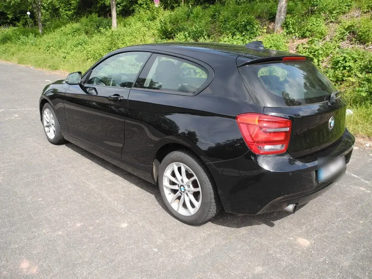 Gebraucht BMW 114 102 PS (75 kW) 2014 Schwarz Kleinwagen