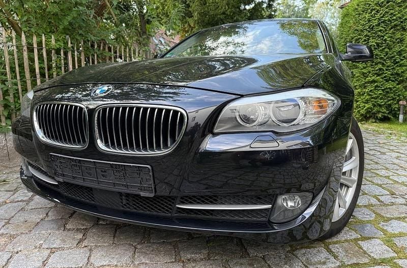 Schwarz Gebraucht 2011 BMW 520 Kombi | 7.750 € (Superpreis) - Bild 1/4