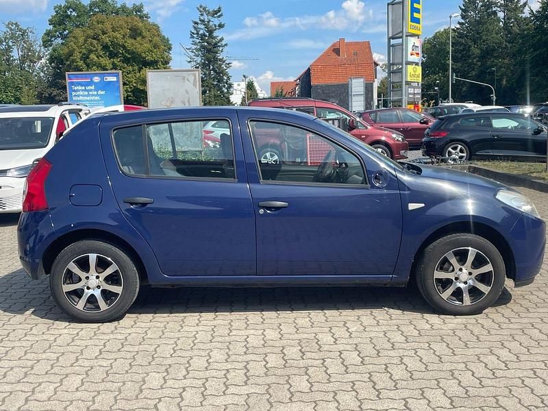 Gebraucht Dacia Sandero Basis 75 PS (55 kW) 2009 Blau Kleinwagen