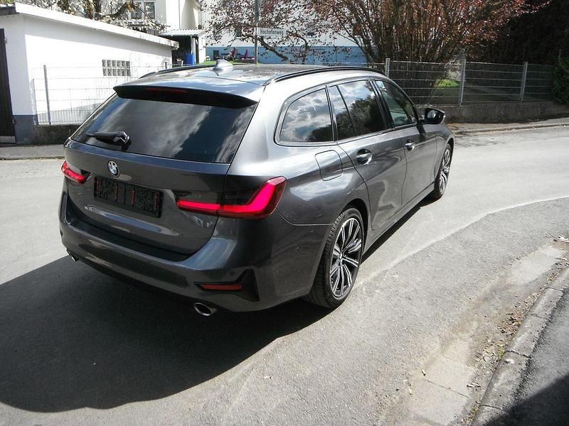 Gebraucht BMW 320 Advantage 190 PS (139 kW) 2021 Grau Kombi