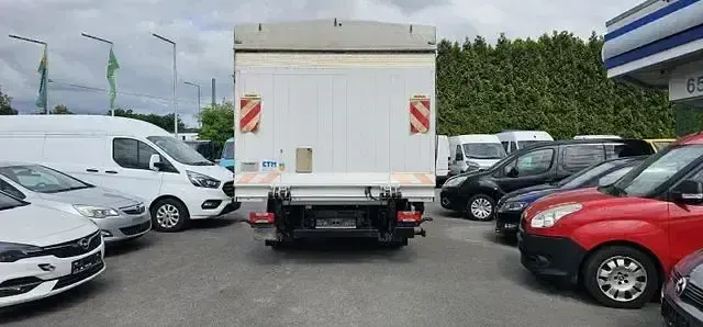 Gebraucht Iveco Daily 180 PS (132 kW) 2018 Weiß Van / Kleinbus