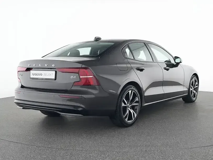 Gebraucht Volvo S60 Plus 197 PS (144 kW) 2023 Grau Limousine