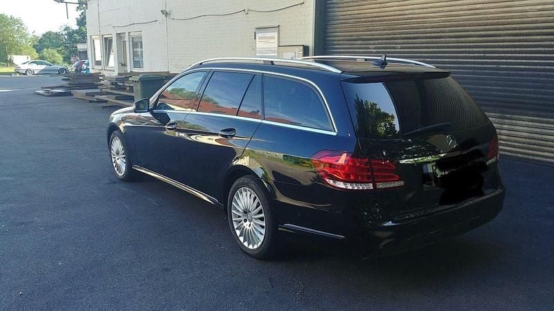 Gebraucht Mercedes E220 170 PS (125 kW) 2014 Schwarz Kombi