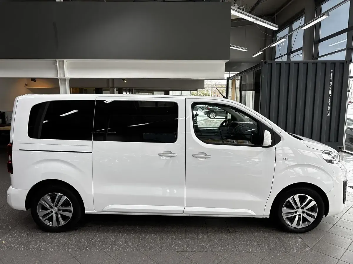 Gebraucht Peugeot Traveller 150 PS (110 kW) 2020 Weiß Van / Kleinbus