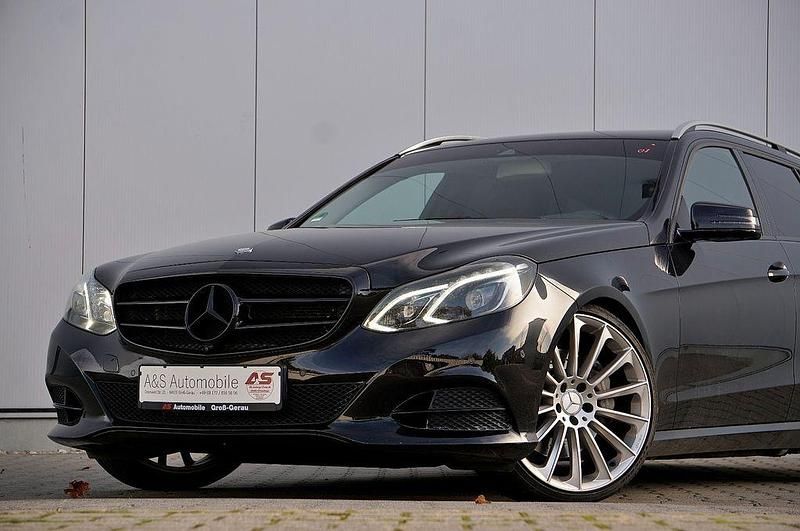 Schwarz Gebraucht 2014 Mercedes E400 Limousine | 24.990 € (Fairer Preis) - Bild 1/4