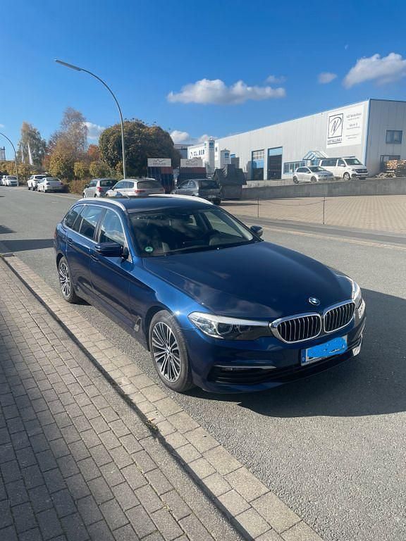 Blau Gebraucht 2020 BMW 520 Kombi | 21.200 € (Guter Preis) - Bild 1/4