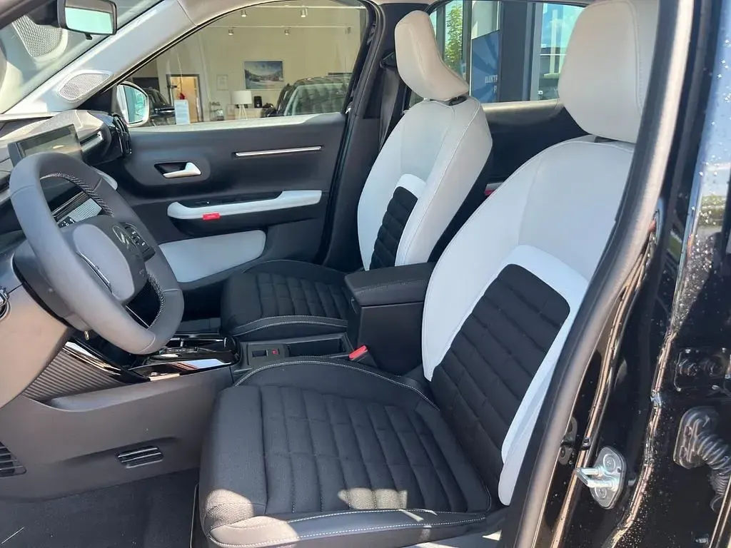 Neu Citroën e-C3 Aircross 83 kW (113 PS) 2026 Schwarz SUV