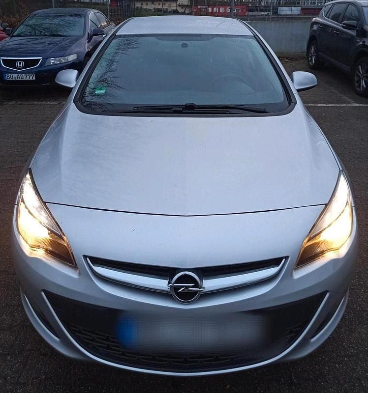 Silber Gebraucht 2013 Opel Astra Limousine | 4.750 € (Guter Preis) - Bild 1/4