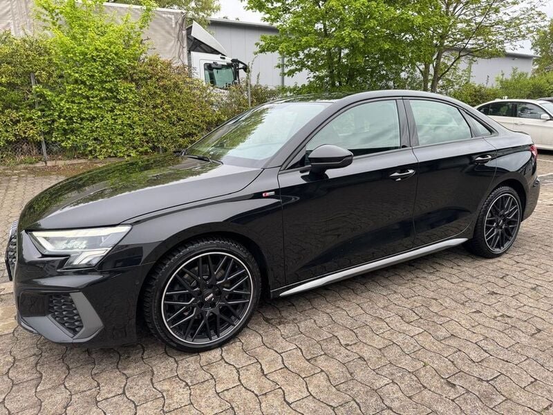 Schwarz Gebraucht 2022 Audi A3 S-Line Limousine | 26.000 € (Etwas zu teuer) - Bild 1/4