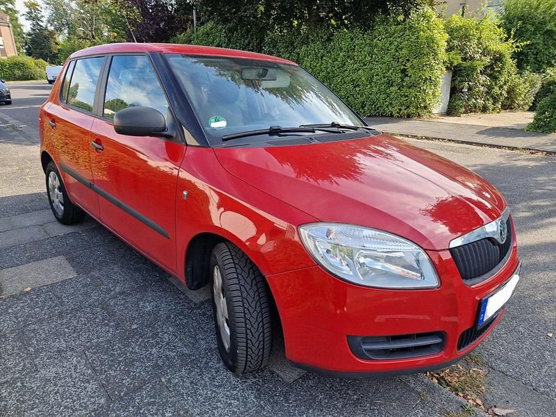 Rot Gebraucht 2010 Skoda Fabia Kleinwagen | 5.700 € (Teuer) - Bild 1/3