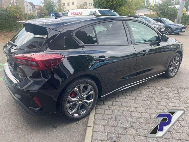 Gebraucht Ford Focus ST-Line 125 PS (91 kW) 2023 Schwarz(metallic) Limousine