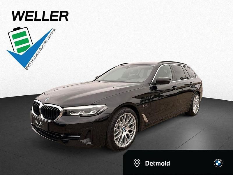 Black sapphire (schwarz) Gebraucht 2022 BMW 530e Sport Line Kombi | 28.850 € (Fairer Preis) - Bild 1/4