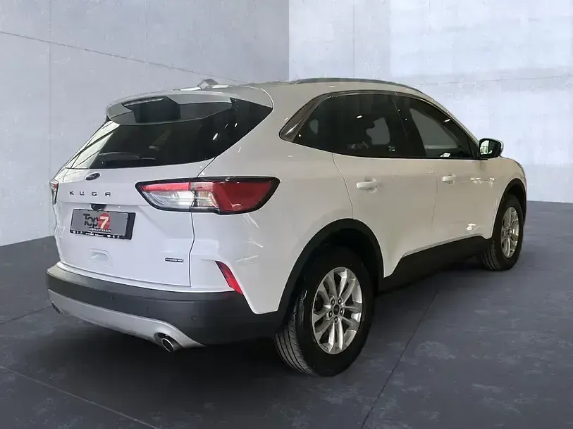 Gebraucht Ford Kuga Titanium 179 PS (131 kW) 2024 Frostweiß (weiß) SUV