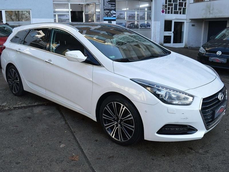 Gebraucht Hyundai i40 Premium 141 PS (103 kW) 2015 Weiß Kombi
