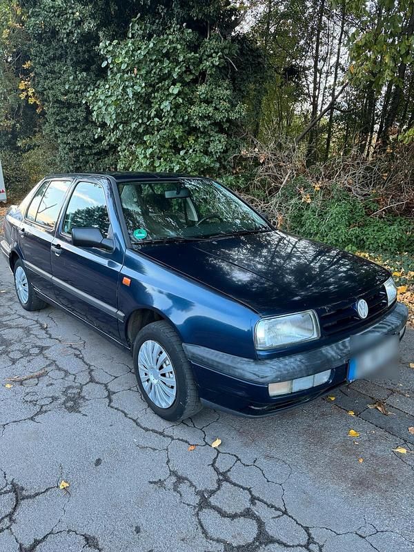 Blau Gebraucht 1991 VW Vento Limousine | 1.400 € - Bild 1/4