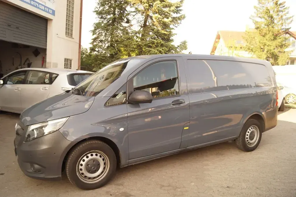 Gebraucht Mercedes Vito 102 PS (75 kW) 2020 Grau Van