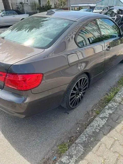 Gebraucht BMW 320 184 PS (135 kW) 2011 Braun Coupé