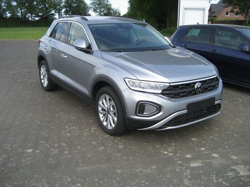 Gebraucht VW T-Roc Life 150 PS (110 kW) 2023 Pyrit silber metallic (metallic) SUV