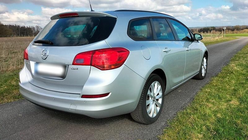 Gebraucht Opel Astra 110 PS (80 kW) 2012 Silber Kombi