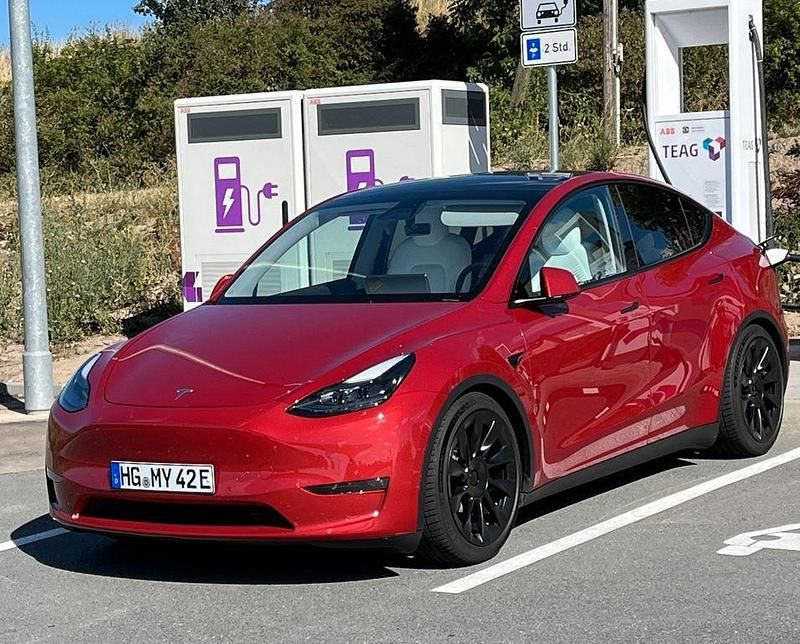 Rot Gebraucht 2021 Tesla Model Y Long Range AWD SUV | 32.500 € (Fairer Preis) - Bild 1/4