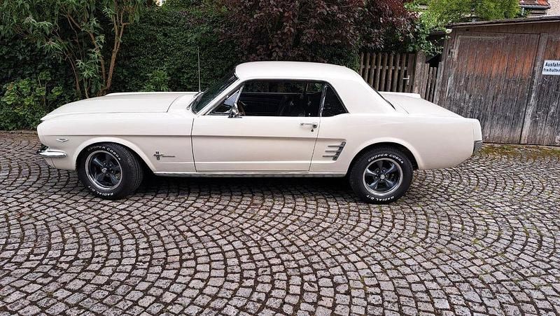 Weiß Gebraucht 1966 Ford Mustang Coupé | 36.300 € - Bild 1/4