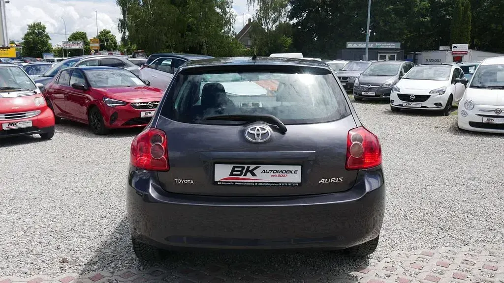 Gebraucht Toyota Auris Life 101 PS (74 kW) 2009 Grau Kleinwagen