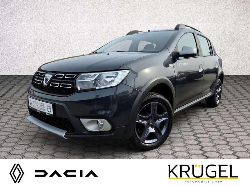 Gebraucht Dacia Sandero Celebration 90 PS (66 kW) 2018 Kometengrau metallic Kleinwagen