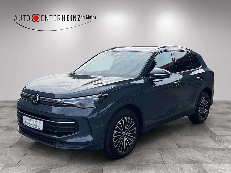 Delfingrau metallic Gebraucht 2024 VW Tiguan Life SUV | 34.900 € (Fairer Preis) - Bild 1/4