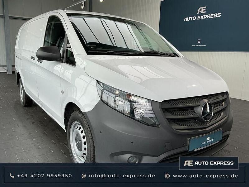 Weiß Gebraucht 2022 Mercedes Vito Van / Kleinbus | 18.921 € (Superpreis) - Bild 1/4