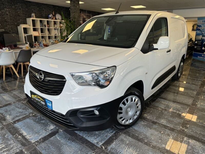 Weiß Gebraucht 2019 Opel Combo Edition Van / Kleinbus | 8.990 € (Fairer Preis) - Bild 1/4